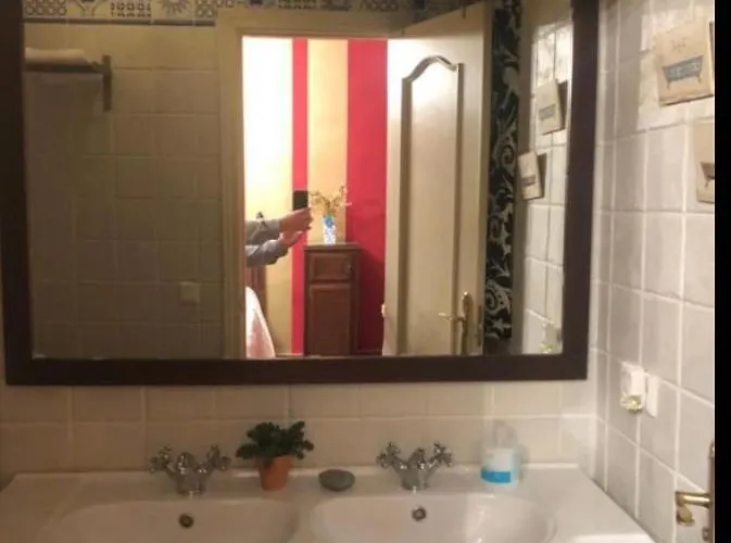 En Pleno Centro De 3 3 Banos Privados * Marchena (Seville)